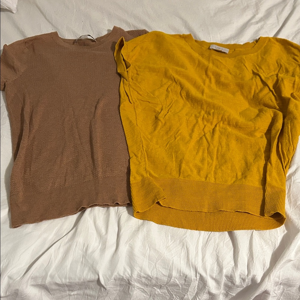 LOFT Brown and Yellow Short Sleeve Sweaters
Size XS/Small